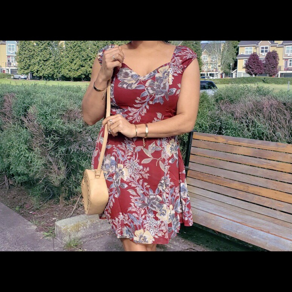 Wine floral print dress w/a sweetheart neck, New! - Picture 4 of 8